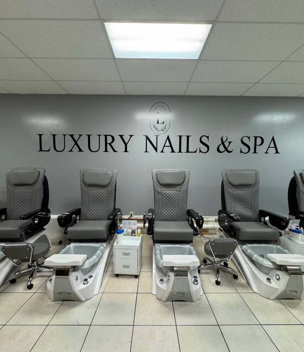 Luxury Nails — photo 2 of 4