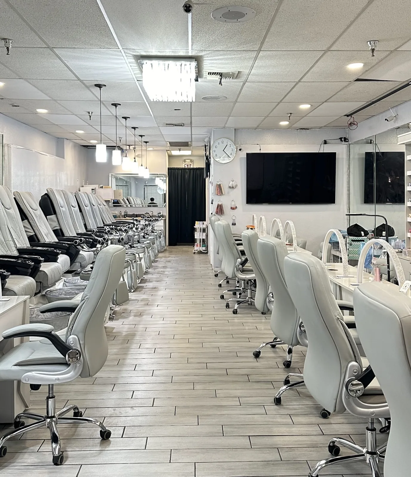 Top Nails LLC — photo 1 of 2